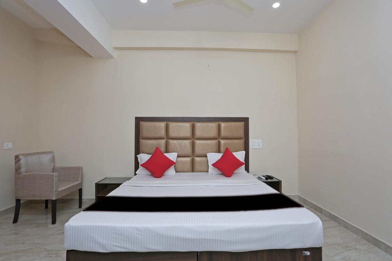 Capital O 37423 Golden Leaf Hotel Дехрадун Екстериор снимка