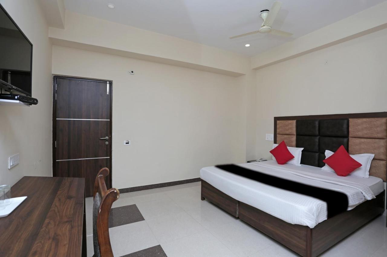 Capital O 37423 Golden Leaf Hotel Дехрадун Екстериор снимка