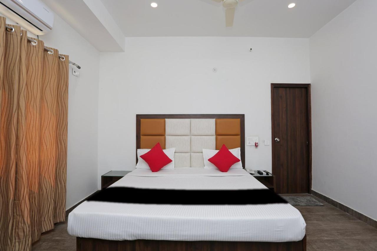 Capital O 37423 Golden Leaf Hotel Дехрадун Екстериор снимка