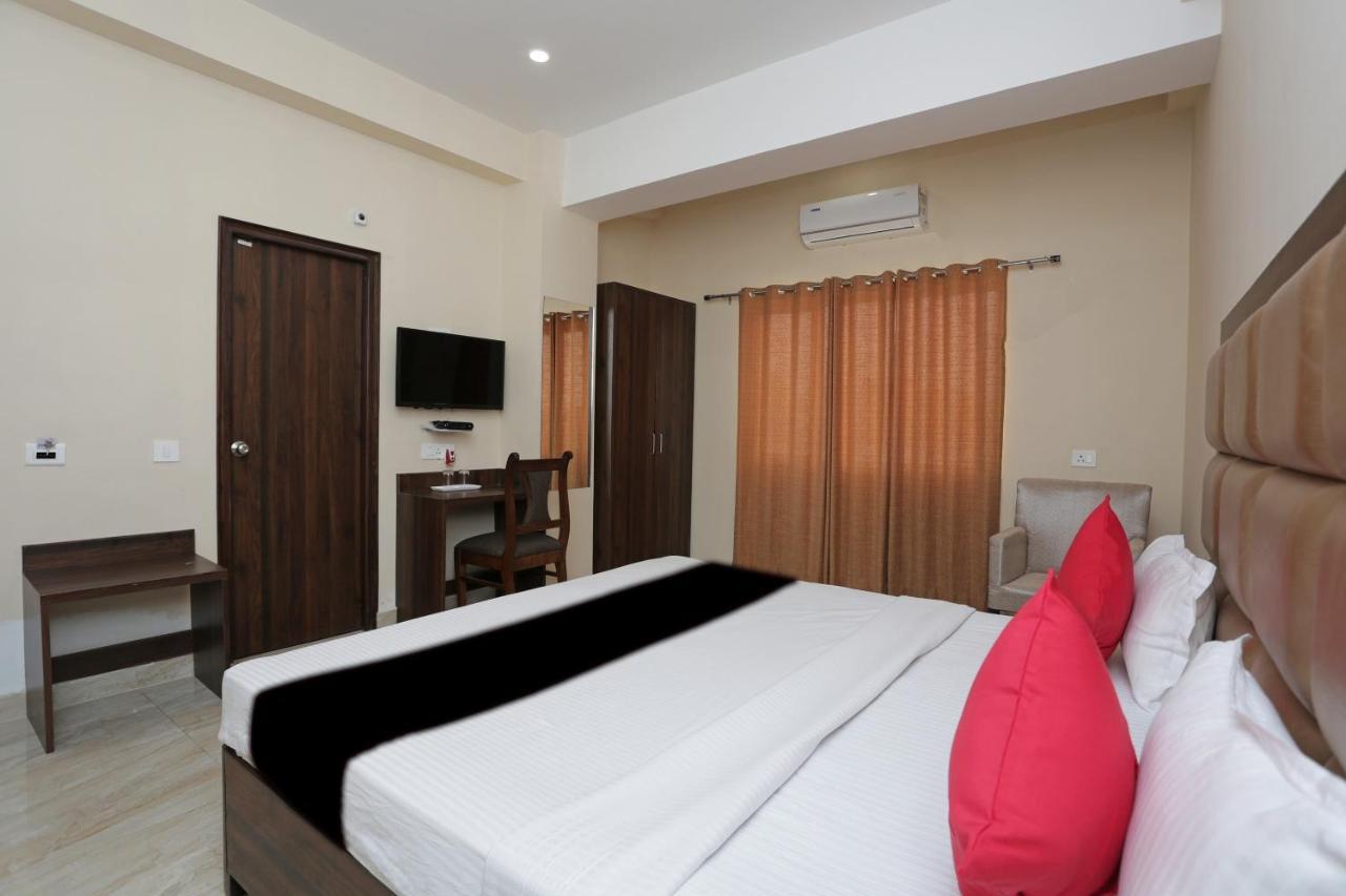 Capital O 37423 Golden Leaf Hotel Дехрадун Екстериор снимка