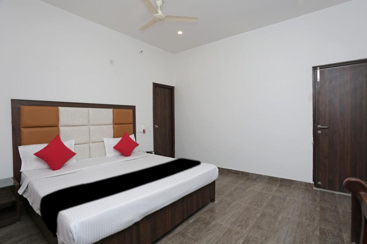 Capital O 37423 Golden Leaf Hotel Дехрадун Екстериор снимка