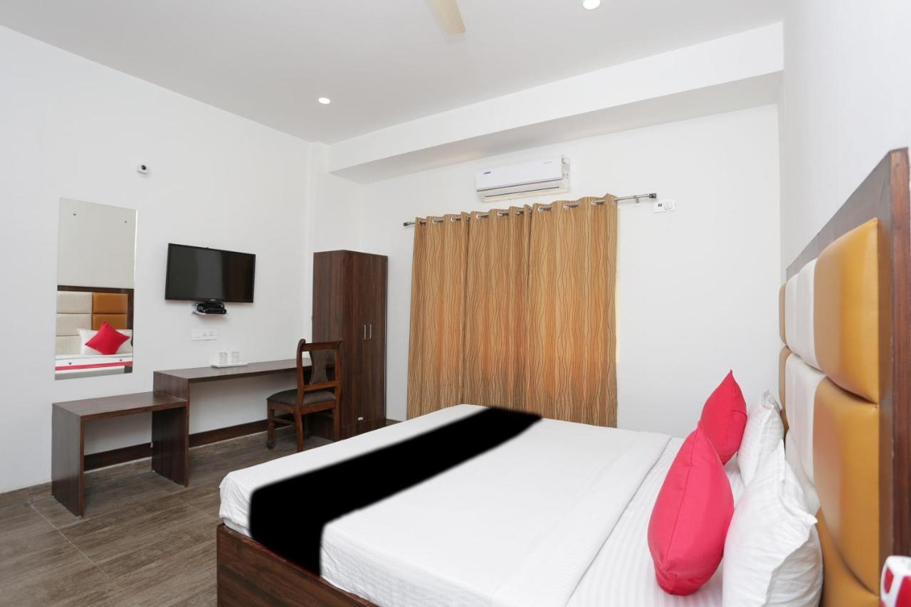 Capital O 37423 Golden Leaf Hotel Дехрадун Екстериор снимка