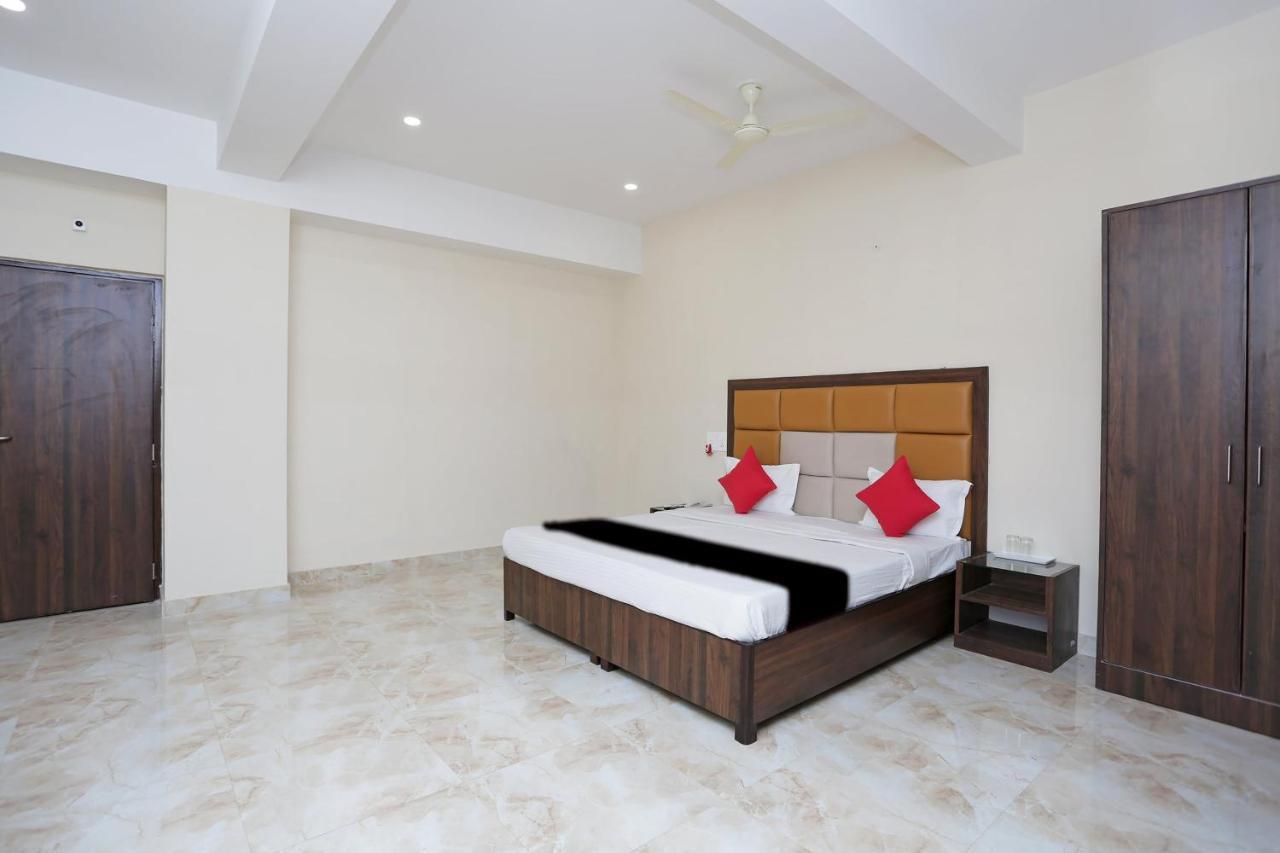 Capital O 37423 Golden Leaf Hotel Дехрадун Екстериор снимка