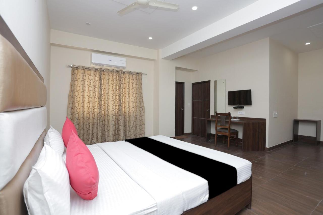 Capital O 37423 Golden Leaf Hotel Дехрадун Екстериор снимка