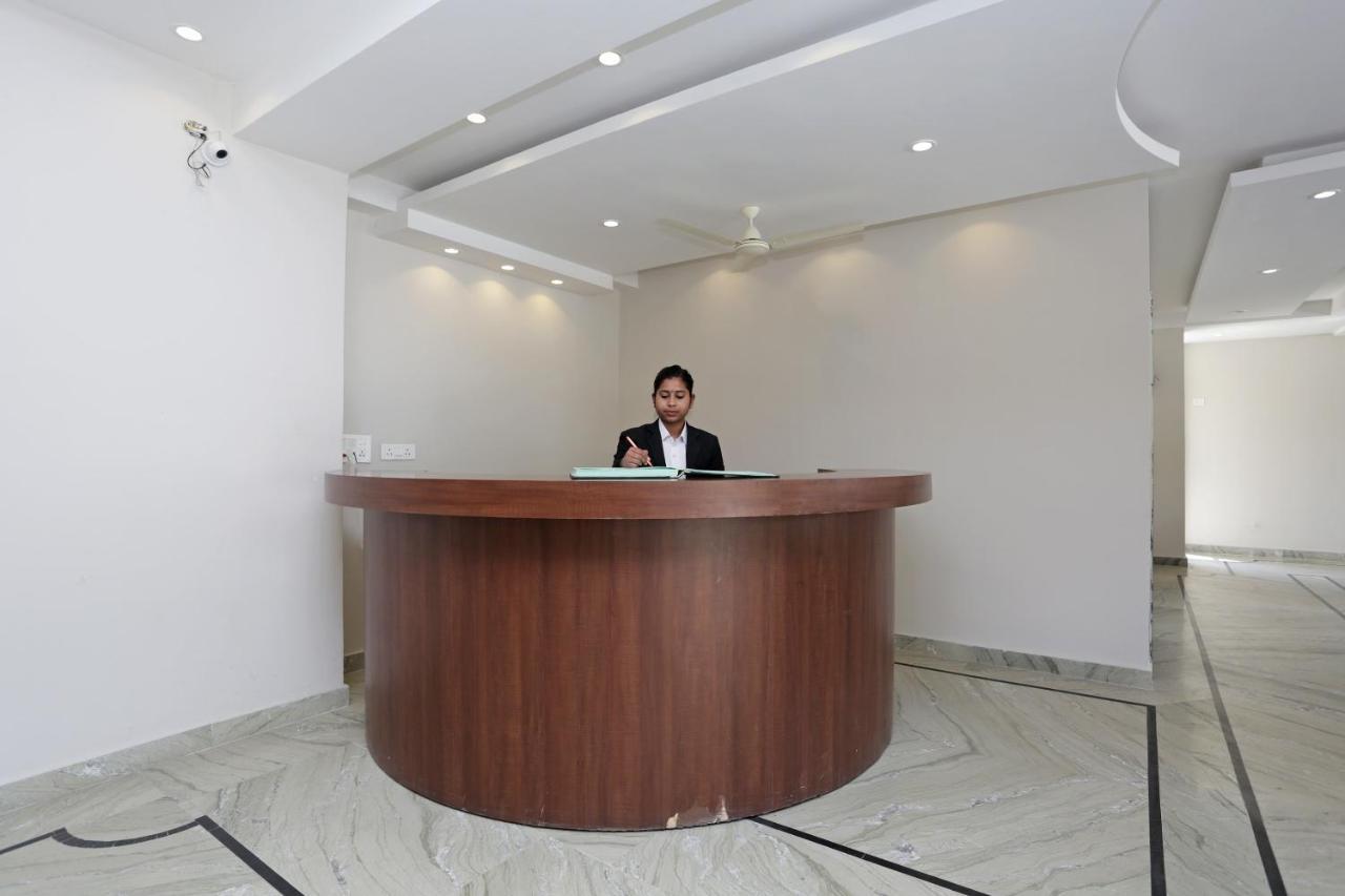 Capital O 37423 Golden Leaf Hotel Дехрадун Екстериор снимка