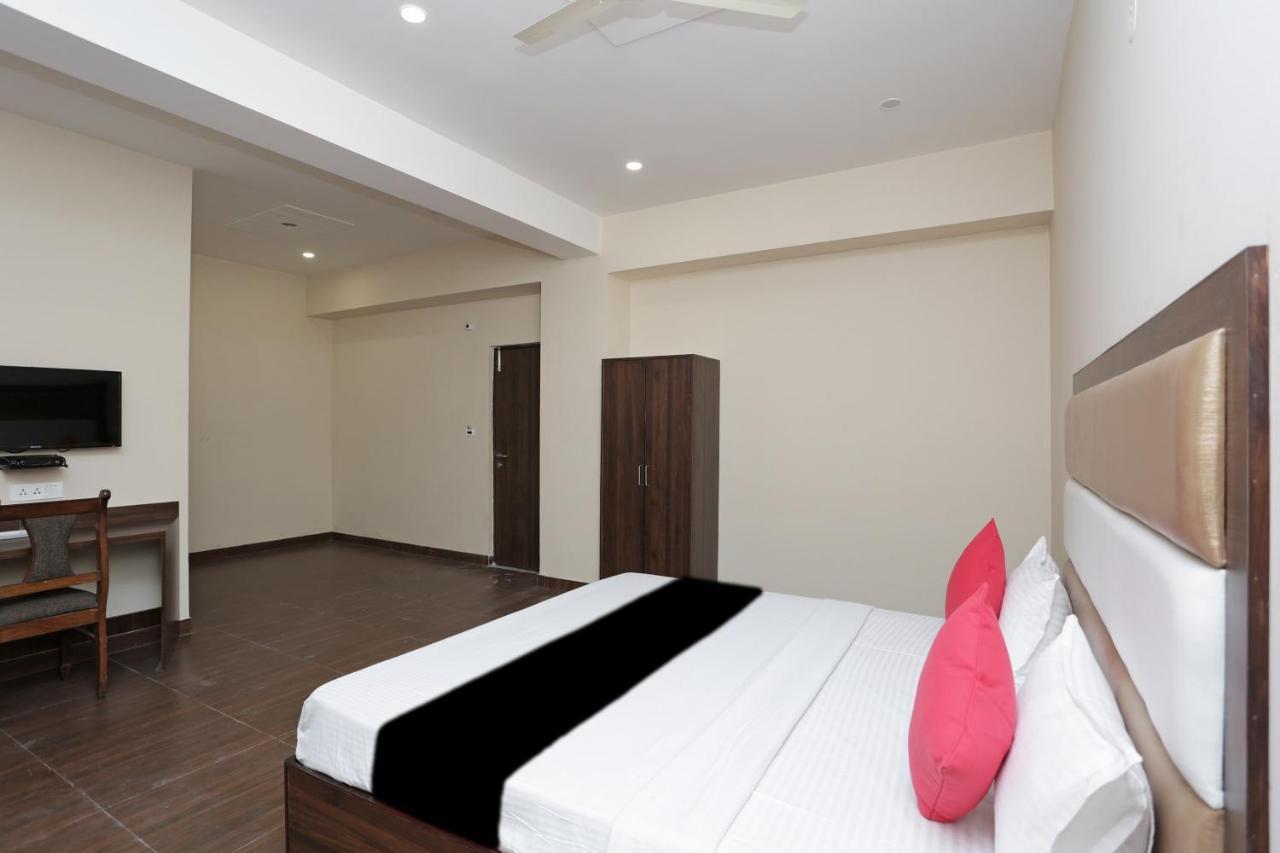 Capital O 37423 Golden Leaf Hotel Дехрадун Екстериор снимка