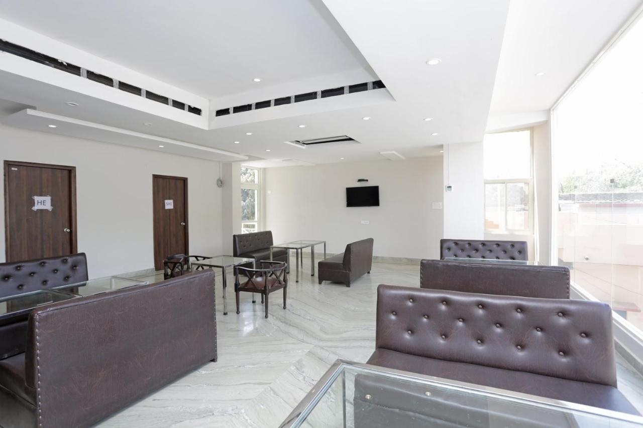 Capital O 37423 Golden Leaf Hotel Дехрадун Екстериор снимка