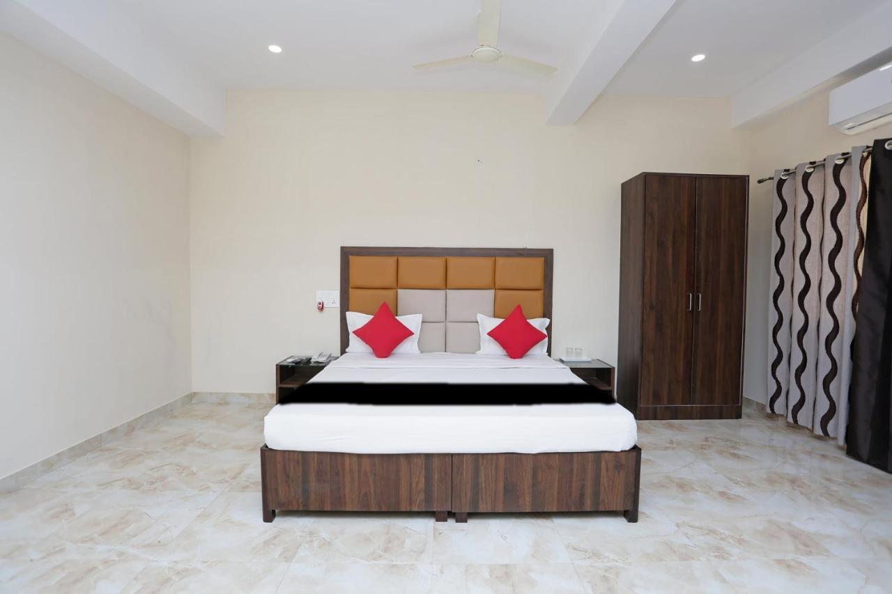 Capital O 37423 Golden Leaf Hotel Дехрадун Екстериор снимка